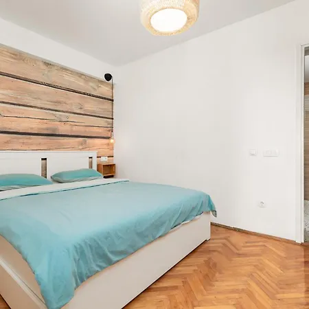 Iskra By El-pi Tours Apartman Njivice