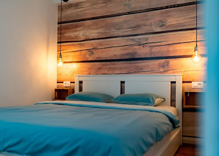 Iskra By El-pi Tours * Njivice