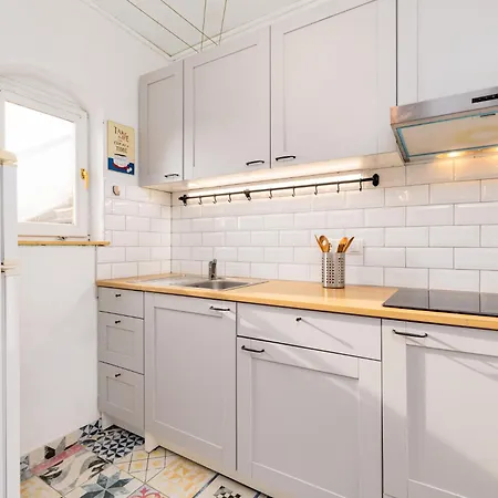 Iskra By El-pi Tours 니바이스