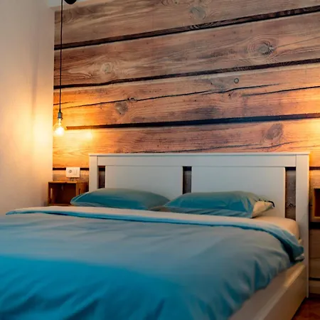 Iskra By El-pi Tours * 니바이스